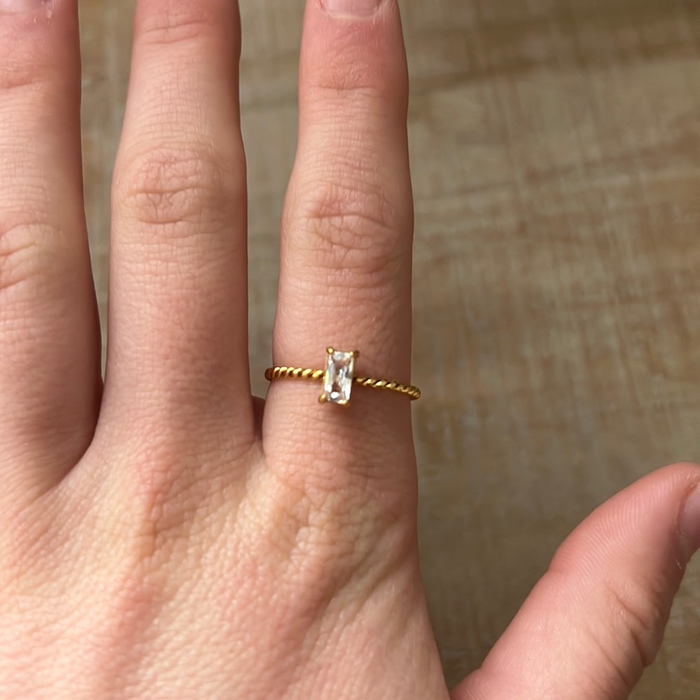 Emerald cute ring